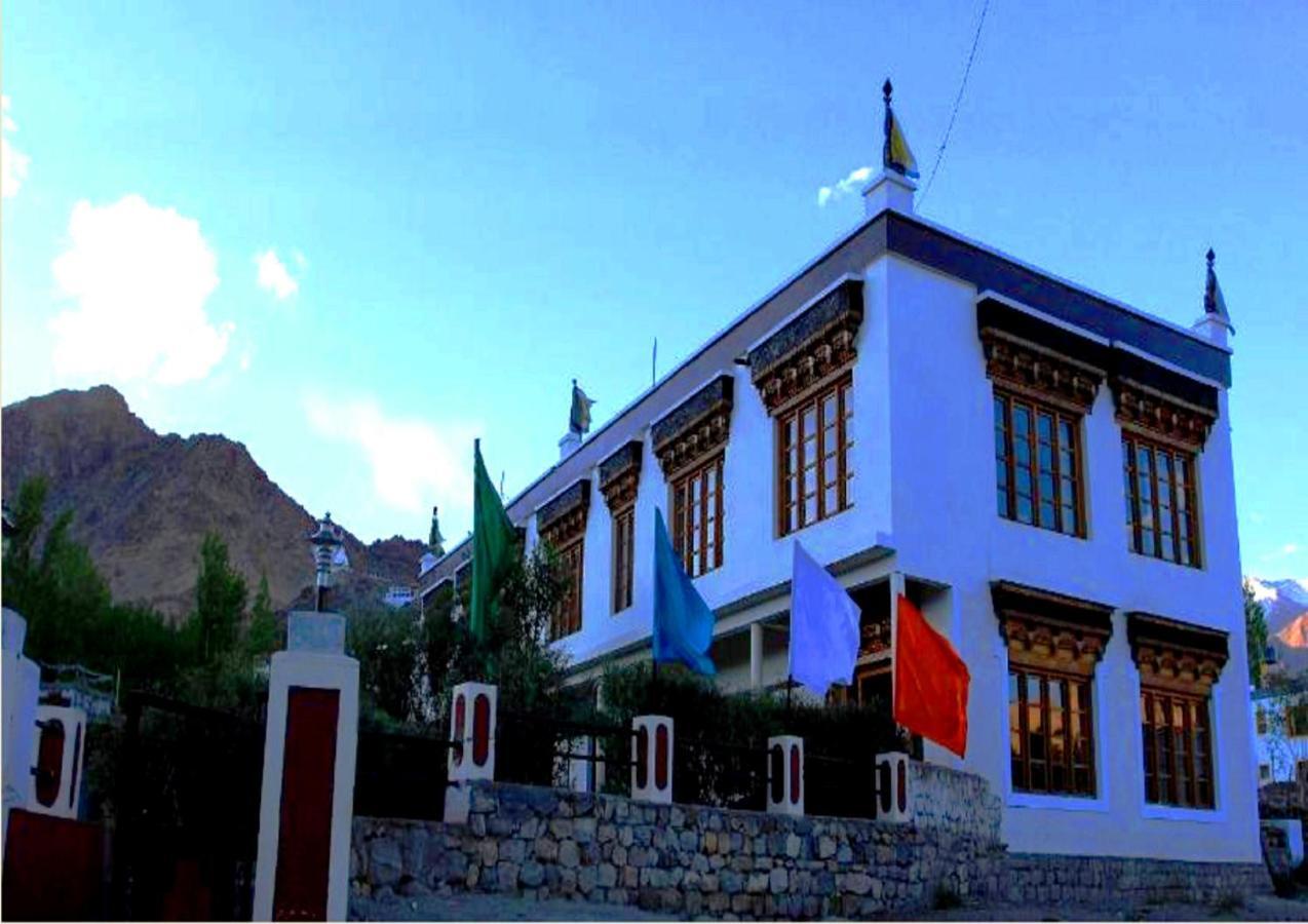 Hotel Mahay Palace Leh Buitenkant foto