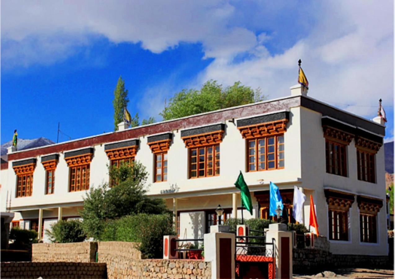 Hotel Mahay Palace Leh Buitenkant foto